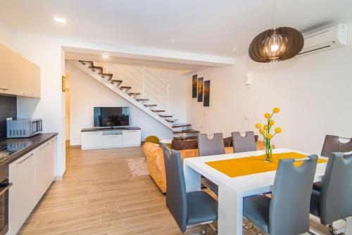 Milohanic Luxury Porec Apartments - main image