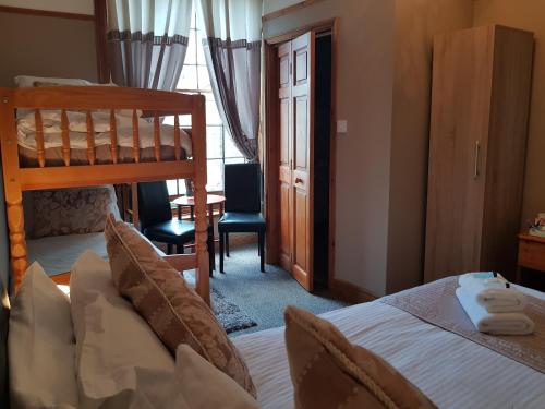 Waterfront Hotel - image 5