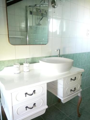 Vannas istaba, Holiday home Jadric - Holiday home with  Pool in Osoje
