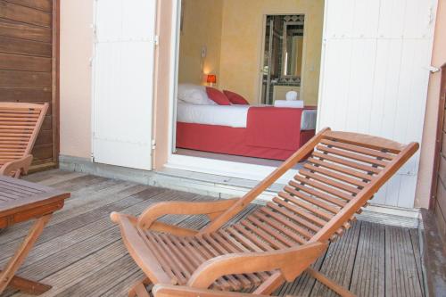 Superior Double Room with Air Conditioning and Terrace - Garden View
