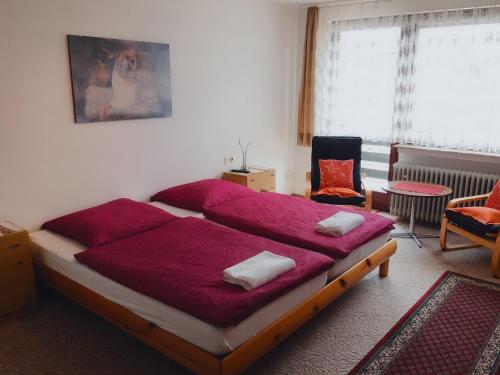 1 king bed, 1 twin bed
