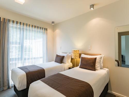 2 queen beds