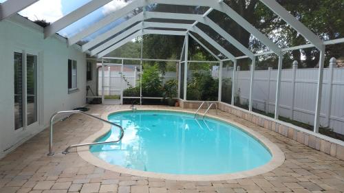 Swimming pool, Paradise in the Sun in Tarpon Springs (FL)