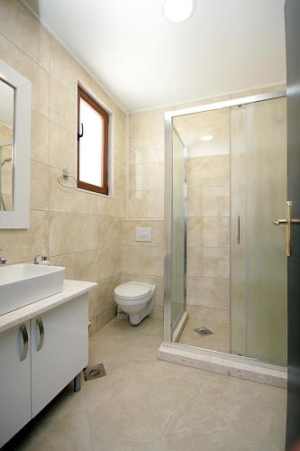 One-Bedroom Apartment image 5