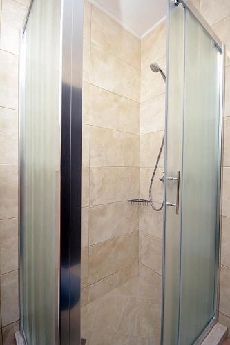 One-Bedroom Apartment image 4