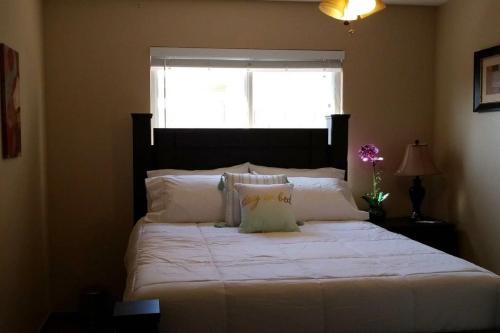 Beautifully remodeled house with great mountain views. photo 4