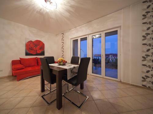 One-Bedroom Apartment with Patio and Partial Sea View (4 Adults)