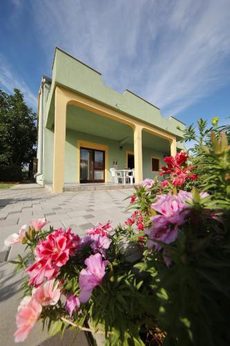  Apartment Laura, Unterkunft in Pridraga