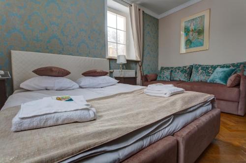 2 double beds, 1 sofa bed