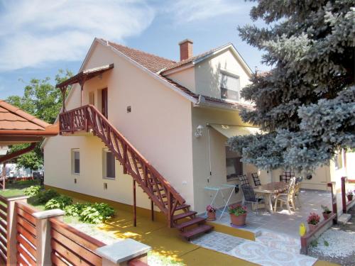  Tóth Apartmanok, Pension in Hajdúszoboszló bei Ebes