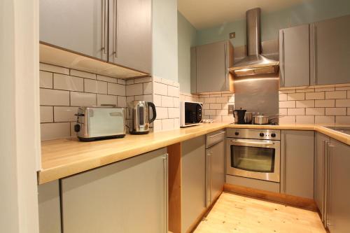 Stunning Apartments in Leeds Financial Quarter - image 5