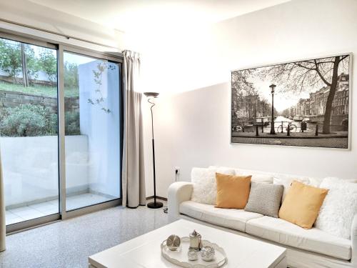 Budget Semi Basement by Verde Apartments, Athens (photo 2)