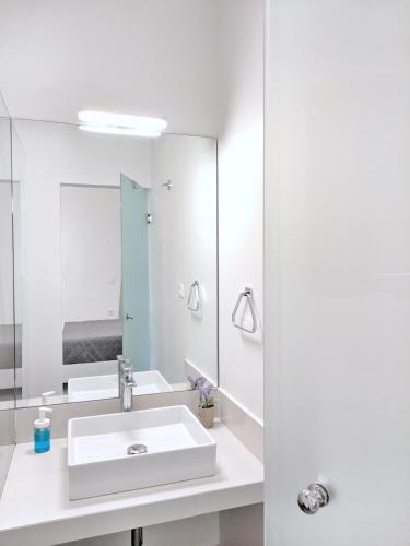 Budget Semi Basement by Verde Apartments, Athens (photo 5)