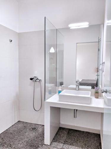 Budget Semi Basement by Verde Apartments, Athens (photo 6)