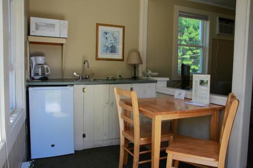 Kennebunk Gallery Motel and Cottages