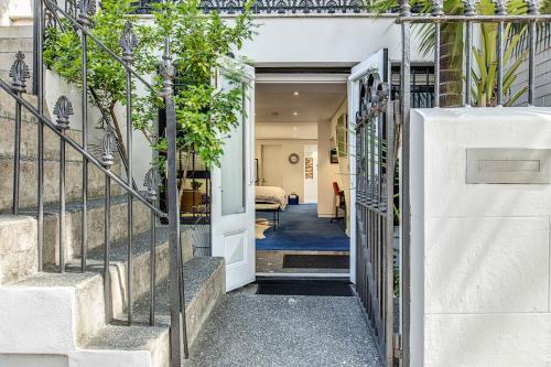 Entrance, Luxe Executive Suite with breakfast and snacks in Paddington near Rushcutters Bay, Darlinghurst, St  in Paddington