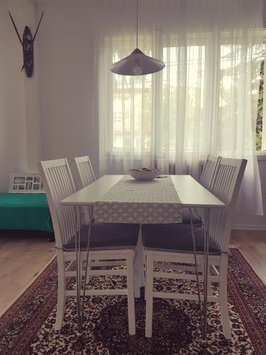 Cosy and chic... parking included - image 4