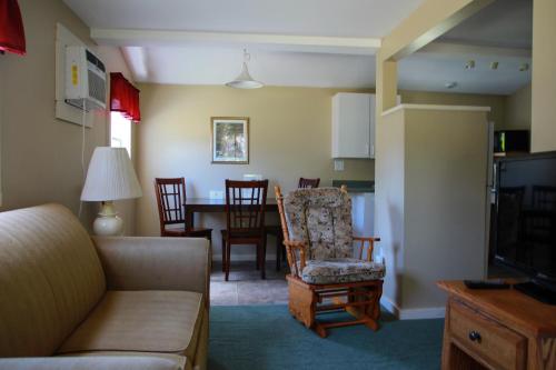 Kennebunk Gallery Motel and Cottages