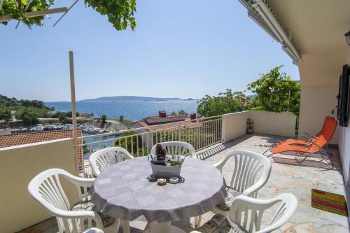 Apartments by the sea Okrug Donji Ciovo - 15655 Okrug Donji 