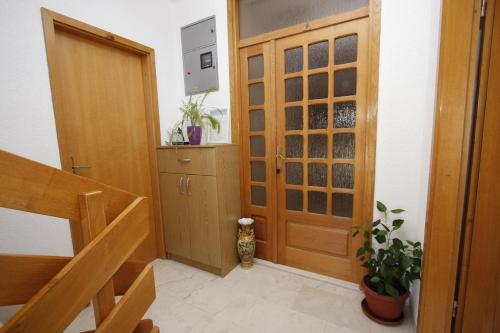 Apartments by the sea Makarska - 15840 - image 8