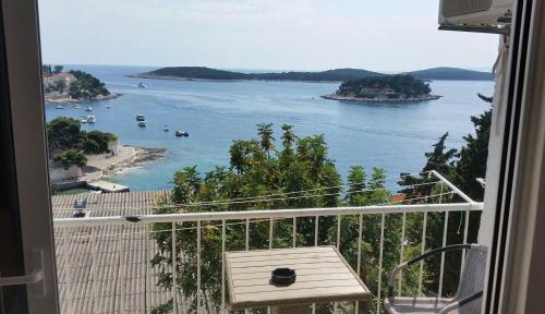 Apartments by the sea Hvar - 15856