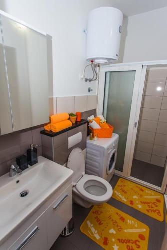 One-Bedroom Apartment room in Apartments with a parking space Kastel Stafilic Kastela - 15867