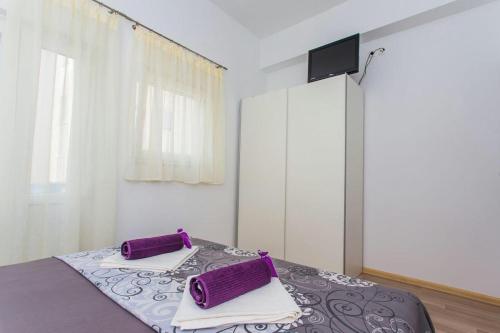 One-Bedroom Apartment image 1
