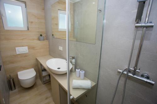 Family friendly house with a swimming pool Split - 15909, Split (Foto 4)
