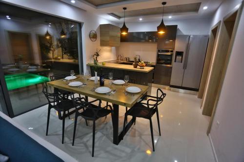 Family friendly house with a swimming pool Split - 15909, Split (Foto 6)