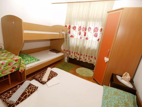  Quadruple Room Drasnice 15927a in Drašnice