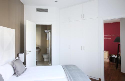 MH Apartments Suites - image 14