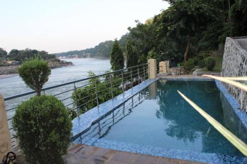 Hotel Divine Resort and Spa