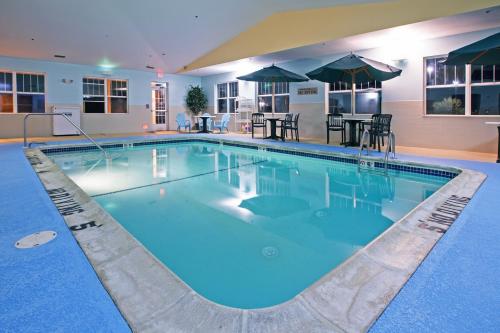 Country Inn & Suites by Radisson, Lansing, MI