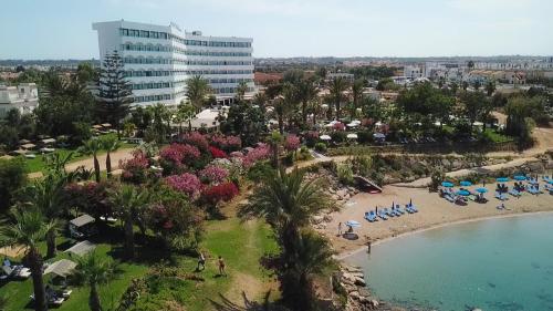 Crystal Springs Beach Hotel - image 10