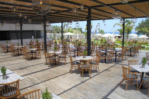 Crystal Springs Beach Hotel - image 9