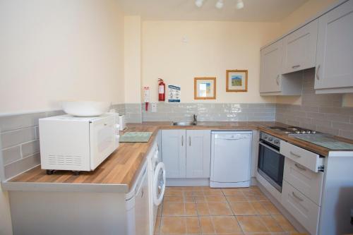 ห้องครัว, Kilkee Holiday Homes Type A by Trident Holiday Homes in คิลกี