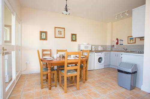 บริการและสิ่งอำนวยความสะดวก, Kilkee Holiday Homes Type A by Trident Holiday Homes in คิลกี