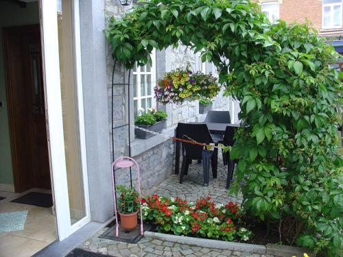  Stylish Holiday Home in Han sur Lesse with Terrace in Han-sur-Lesse