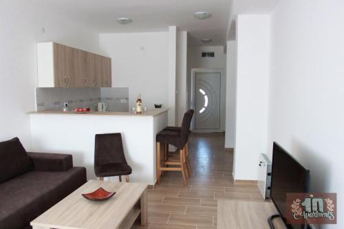 10 Apartments