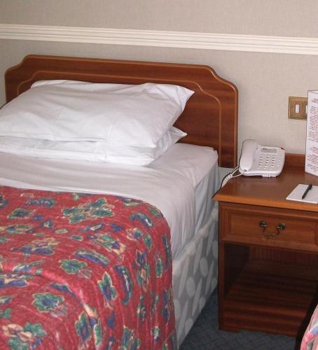 Classic Single Room image 6