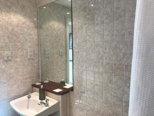 Classic Single Room image 2
