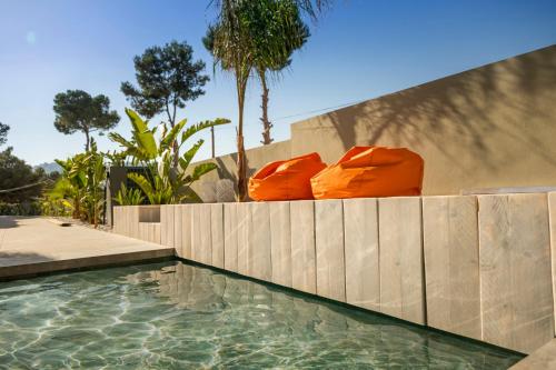 Boutique Villa Moraira, private luxe villa with views all at one level 1000m2, heated pool & jacuzzi WIFI close to center Moraira