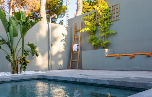 Boutique Villa Moraira, private luxe villa with views all at one level 1000m2, heated pool & jacuzzi WIFI close to center Moraira
