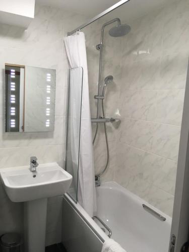 Red Lion Hotel - image 14
