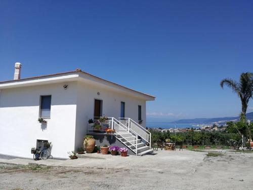  Country House and Orchard 5 minutes from the beach, Pension in Bivona bei San Costantino Calabro