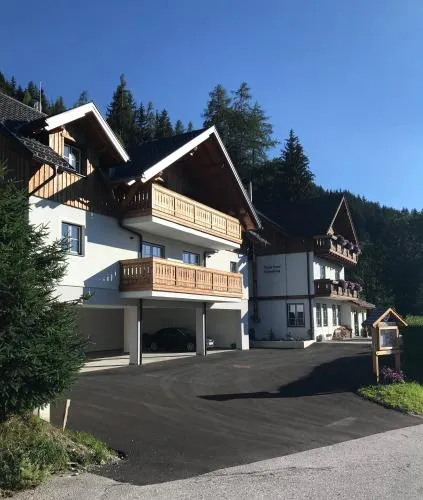 Platzhirsch in Haus im Ennstal, Österreich