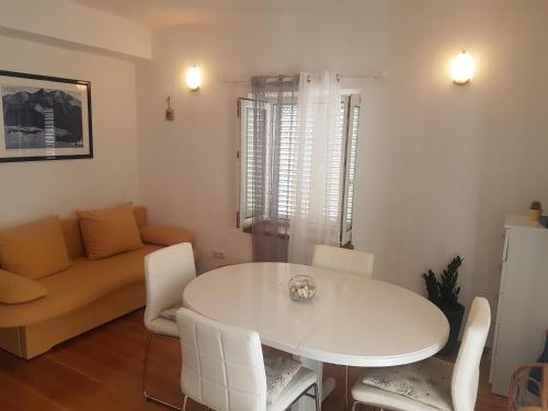 Apartment with Balcony image 7