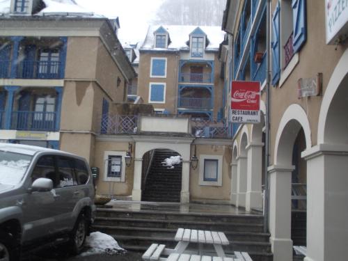 Pohled zvenku, les goutilles in Campan