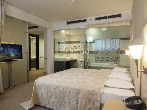 IN Hotel Beograd - image 2