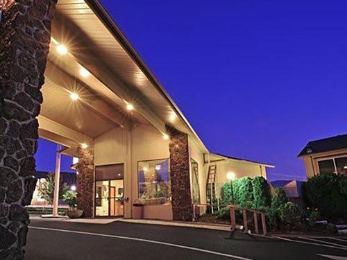 Red Lion Inn & Suites Grants Pass